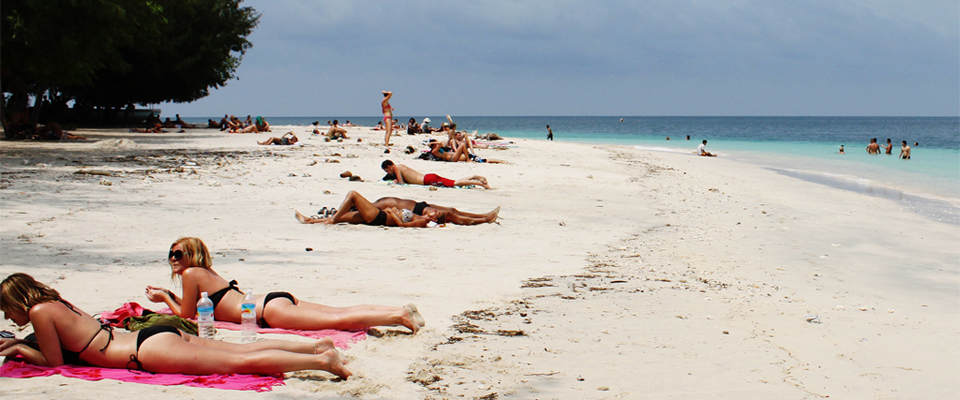 Beach_Situation_at_Gili_Trawangan_in_2011